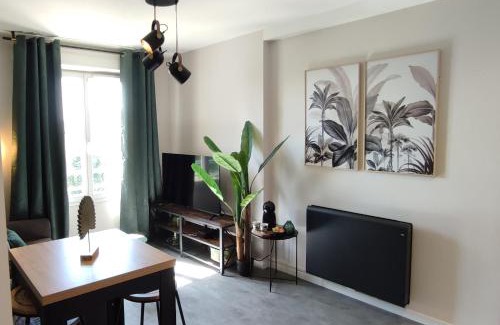 Saint-Priest Apartment | Jungly Appart - Clim Moderne Cocooning Calme Nature