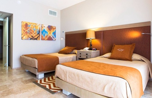 Zona Hotelera Resort | Junior Suite Beachfront at The Royal Sands