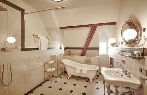 Allensbach Apartment | Junior suite in the castle