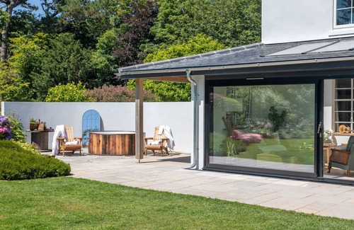 Kingsbridge Cottage | Juniper House - a house that sleeps 17 guests in 8 bedrooms