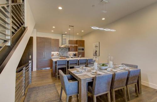 Park City House | Juniper Landing 3 Bedroom by AvantStay Condo in Park City Mountain Resort w Pool Hot Tub Gym