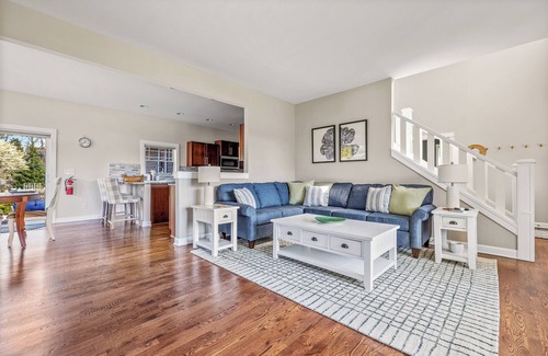 Saugatuck House | Juniper Presents: Keppel Cove, Games, Hot Tub + Family Fun