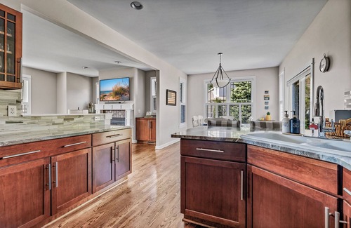 Saugatuck House | Juniper Presents: Keppel Cove, Games, Hot Tub + Family Fun