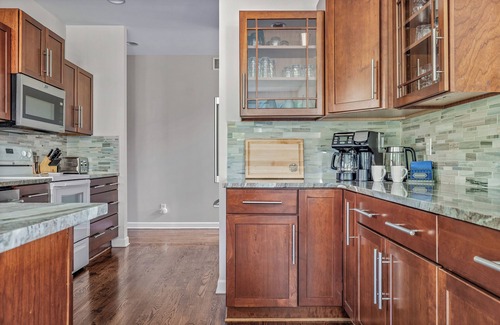 Saugatuck House | Juniper Presents: Keppel Cove, Games, Hot Tub + Family Fun