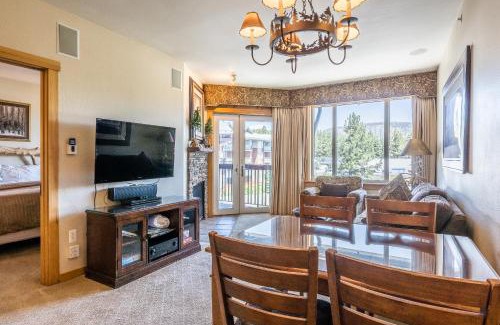Mammoth Lakes House | Juniper Springs Lodge #413 - Luxury Ski in Ski out! 2 Bedroom