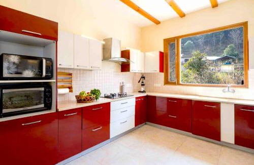 Kumarhatti Villa | Juniper6 BR Mountain View Villa Cook Staff Deck