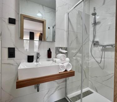 Konfeld Hotel | JUNIPRO Hotel Schinderhannes