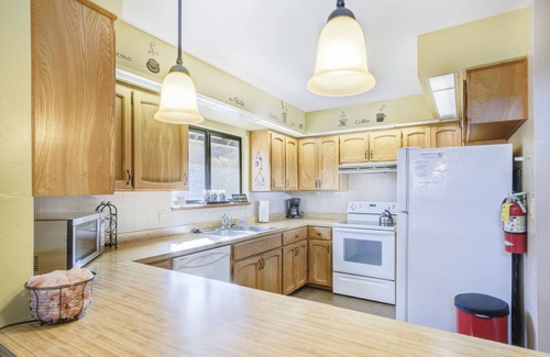 Prescott Ski Chalet | JUST 1 MILE FROM DOWNTOWN SQUARE - HOMEY CABIN NESTLED IN THE PINES