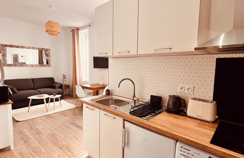 Nimes City Centre Apartment | Just 2 minutes from the Arena! Studio with A/C/Wifi