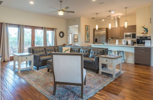 Winter Park Apartment | Just 3 Blocks to Park Ave Shops/Restaurants, 2 From The Winter Park Village!