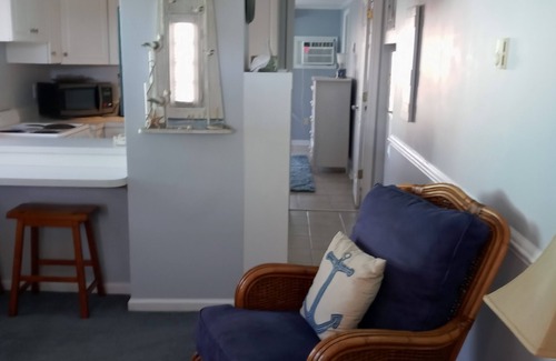 Surf City Apartment | Just a 2 minute walk to the Atlantic Ocean!n