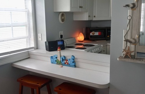 Surf City Apartment | Just a 2 minute walk to the Atlantic Ocean!n