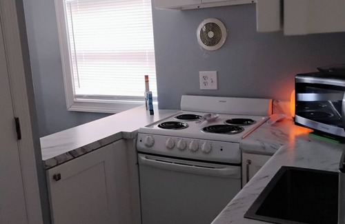 Surf City Apartment | Just a 2 minute walk to the Atlantic Ocean!n