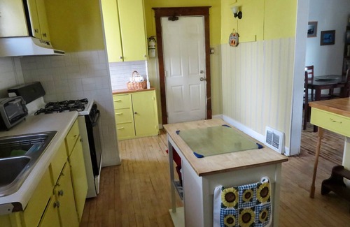 East Hillside House | Just a mile up from Lake Superior located in the middle of Duluth!