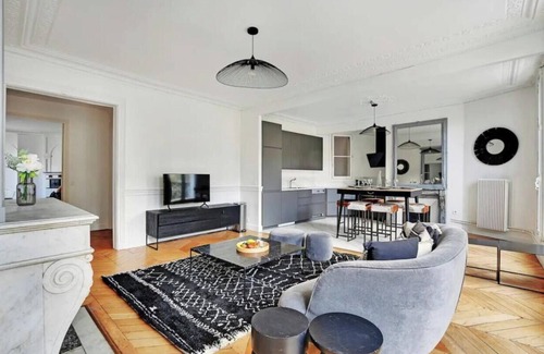 Quartier de la Roquette Apartment | JUST A STONE’S THROW FROM THE ICONIC PLACE DES VOSGES - LE MARAIS - 3 BEDROOM