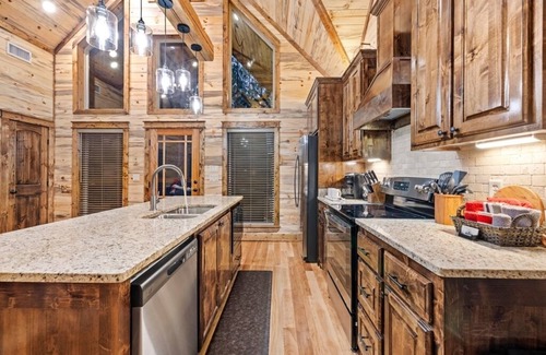 Hochatown Cabin | Just Chillin' - Romantic Luxury, Arcade, Outdoor Amenities, Hot Tub