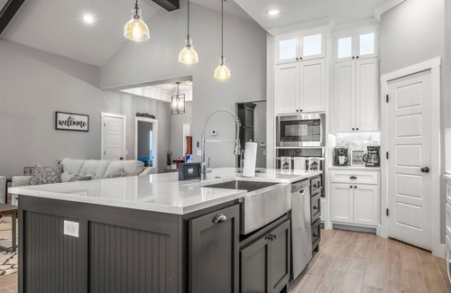 Norman House | Just Like Home: Norman. . .It's Game Time. . .minutes from Campus. . Brand NEW!