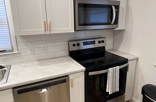 Benson House | Just minutes from airport and downtown! Perfect for CWS or zoo visits.