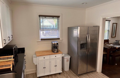 Greer House | Just updated! Downtown Greer house. Walk to downtown shops. Fenced in backyard