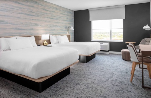 Clearwater Hotel | Just What You Were Looking For! 2 Comfortable Units, Free Breakfast, Pool