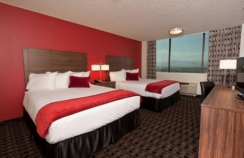 Downtown Las Vegas House | Just What You Were Looking For! 4 Relaxing Units, Casino, Pool, Free Parking