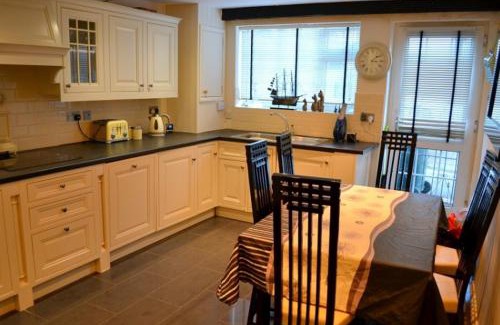 Shaldon House | Justa Cottage