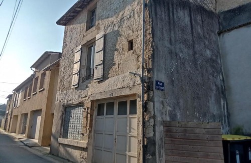 Charpennes - Charmettes Apartment | juste un garage/just only carage