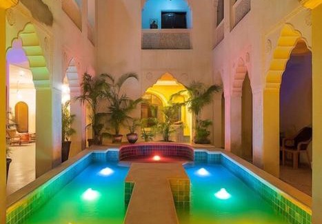 Paharganj Hotel | Jyoti Mahal A Heritage Hotel - 05 Mins from Railway Station & 2 Mins from Metro Station