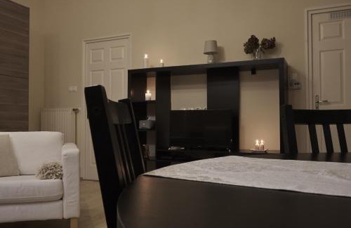 Inner City Budapest Apartment | Károlyi Garden | hostAID