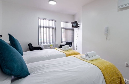 Stirchley Apartment | K Suites - Modern Central 2 bed Flat w/free WIFI