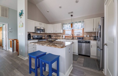 Nags Head Hotel | K1116 The Life of Riley. Pool, Hot Tub, Pool Table, Fire Pit, Ocean View!