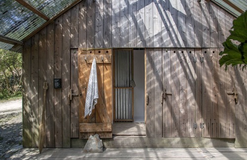 Tintagel Cabin | K4 Kudhva Treehouse Cabin with sea view