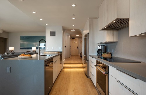 Kaanapali Condo | Kaanapali Alii: Newly renovated; amazing top floor views; hotel zoned