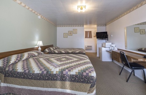 Frontier House | KABINO: Fossil Butte Motel #02 2QueenBeds A/C Mini Fridge Microwave Cable Wifi