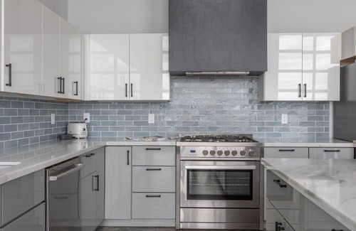 Island Park House | KABINO: Trailer Parking, Huge Garage Doors w/hot tub Wifi