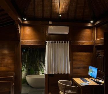 Kedewatan House | Kaiwatu House