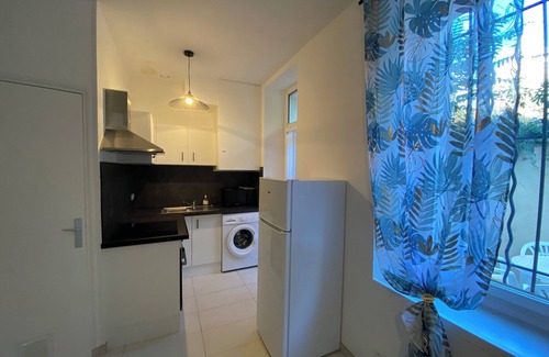 Saint-Charles Apartment | Kaki apartment with patio 10 minutes from the train station and La Friche