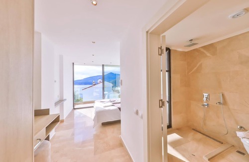 Kalkan Villa | Kalamar Bay. Luxury 6 bedroom villa with extra large 20m pool with swim trainer