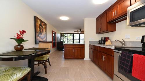 Honokowai Apartment | Kaleialoha 401 · KA 401 Spacious Studio w Mountain View Pool AC
