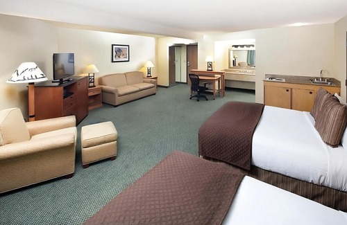 Kalispell Hotel | Kalispell Nature Getaway! Free Parking, Swimming Pool, Pet-friendly Property!