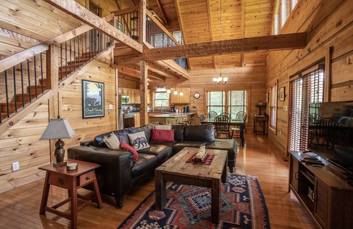 Townsend Cabin | Kallithea ~ Modern rustic luxury on the peaceful side of the Smokies!