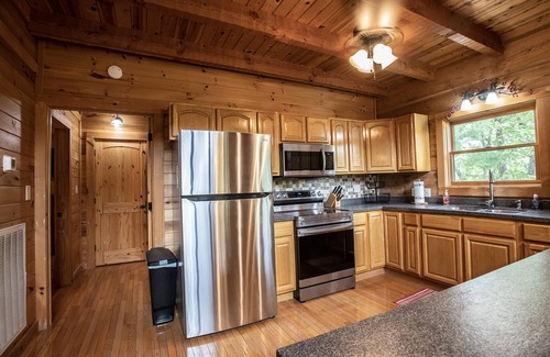 Townsend Cabin | Kallithea ~ Modern rustic luxury on the peaceful side of the Smokies!