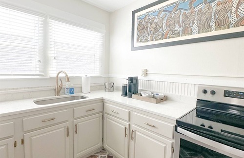 Laurel Apartment | Kalmia Suite C - Centrally Located Downtown