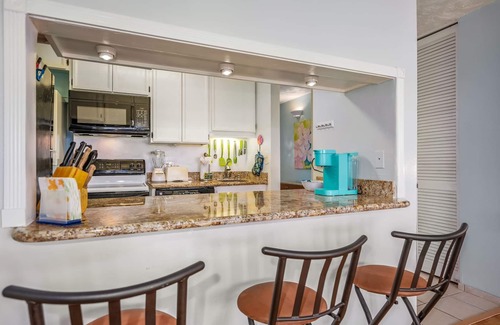 Kihei Condo | Kamaole Beach Royale #309 Panoramic Ocean View from the Lanai!, Full Kitchen