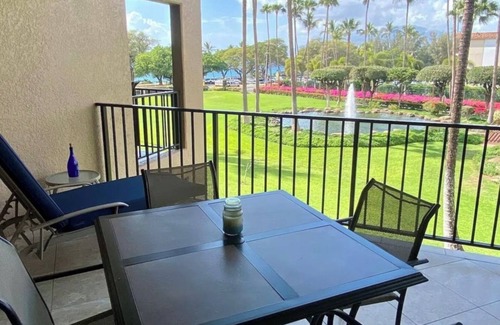 Kihei Condo | Kamaole Sands - Deep Lanai with Inner Courtyard and Ocean Views!