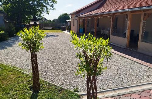 Somogyudvarhely Apartment | Kamilla Apartmanház Somogyudvarhely OLYANMINTOTTHONCSAKMÉGJOBB