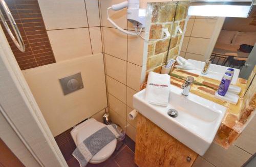 Old Town Apartment | Kampielo Homes - Budget room prv bathroom