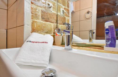 Old Town Apartment | Kampielo Homes - Budget room prv bathroom
