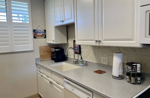 Maalaea Condo | Kanai A Nalu-Spectacular Whale Watching, Beachfront, Wifi & Split Air thru out