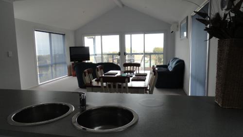 Kingscote Villa | Kangaroo Island Bayview Villas